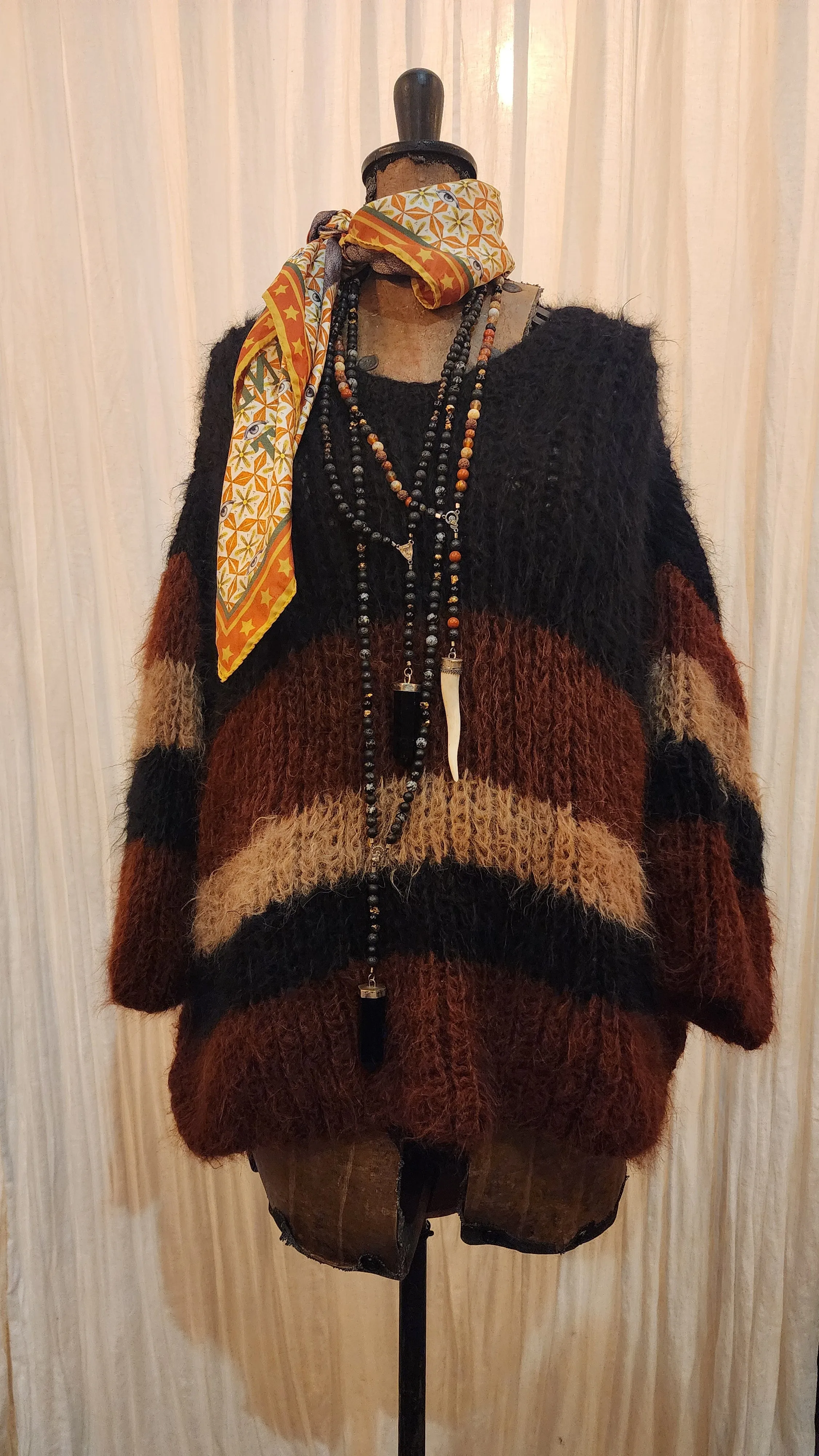 Handknit sweater - V neck