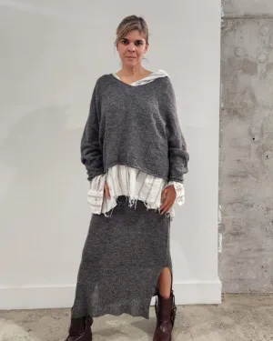 Light weight V-neck sweater (Alpaca) - Charcoal