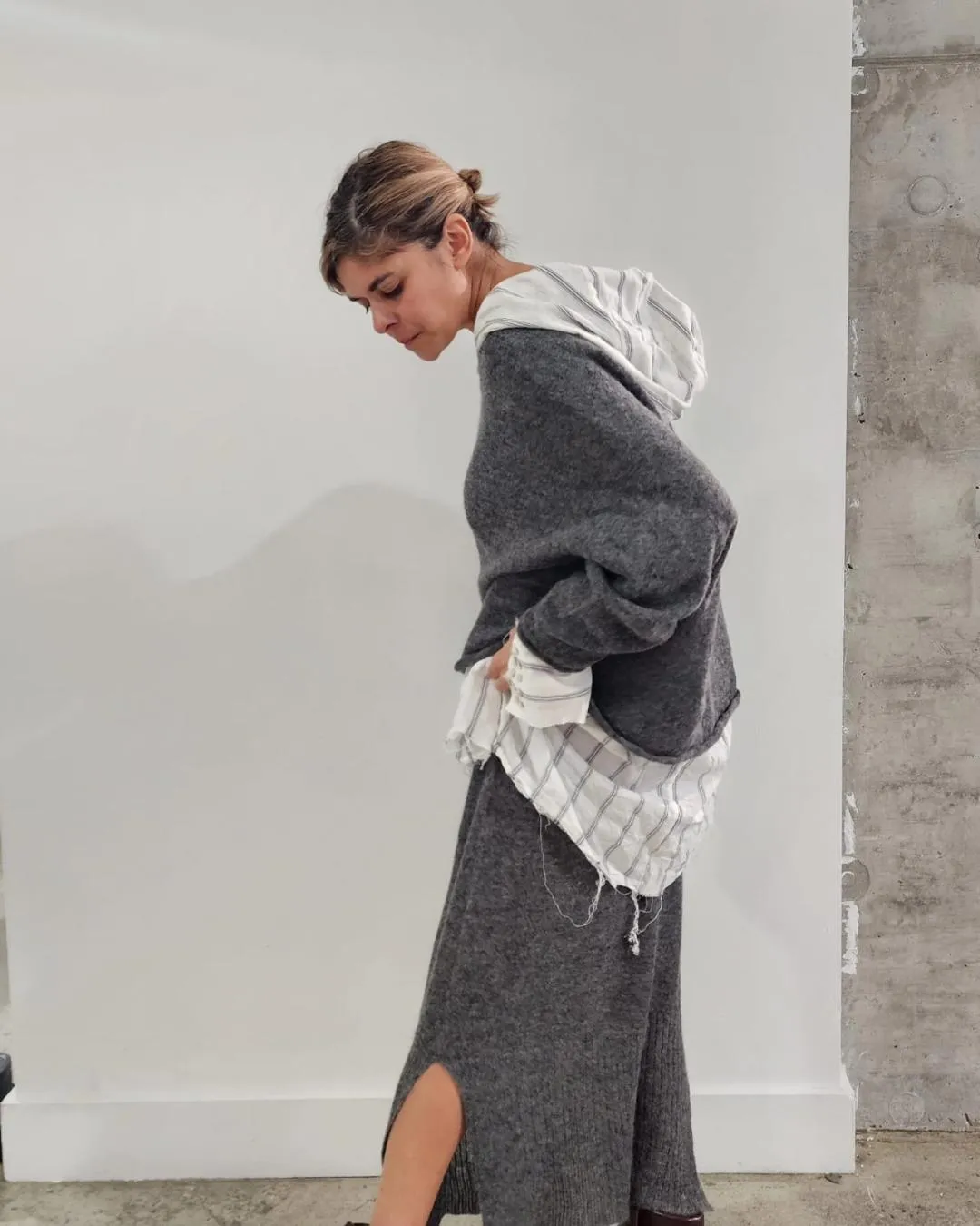 Light weight V-neck sweater (Alpaca) - Charcoal