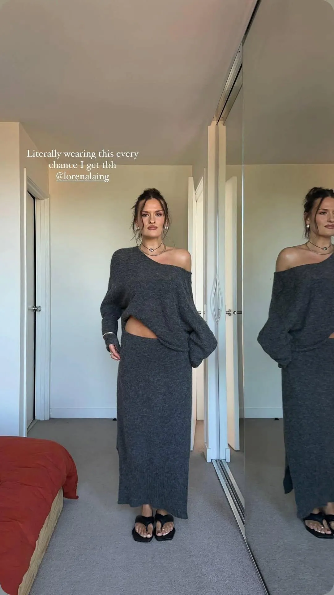 Light weight V-neck sweater (Alpaca) - Charcoal
